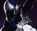ブラックコスチュームで登場!
